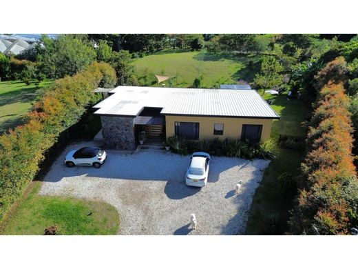 컨트리하우스 / La Ceja, Departamento de Antioquia