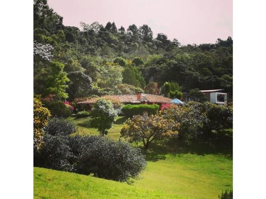 منزل ﻓﻲ Envigado, Departamento de Antioquia