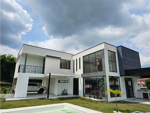 منزل ريفي ﻓﻲ Calarcá, Calarca