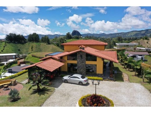Country House in El Peñol, Yarumal
