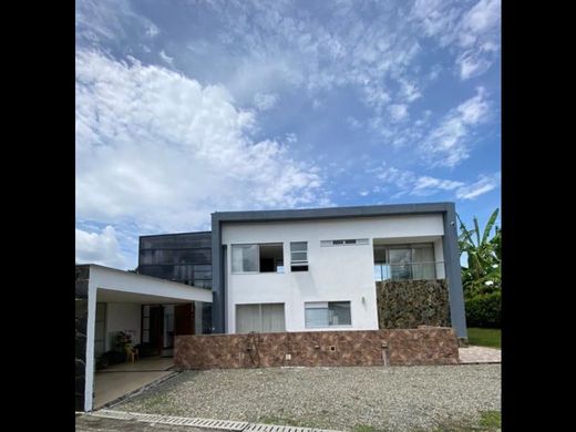 컨트리하우스 / Armenia, Quindío Department