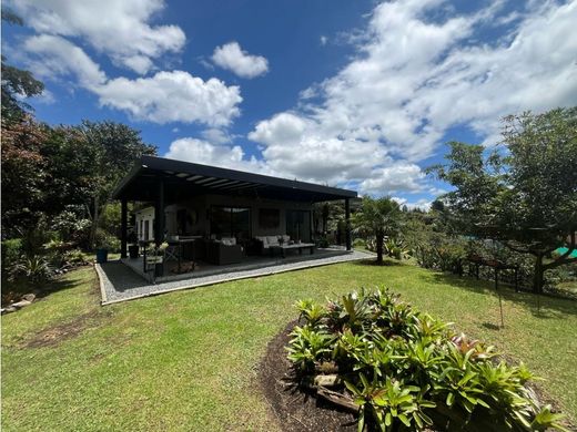 컨트리하우스 / La Ceja, Departamento de Antioquia