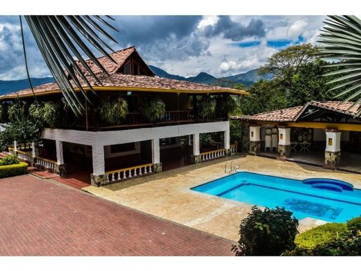 ‏בתים כפריים או חוות ב  Girardota, Departamento de Antioquia