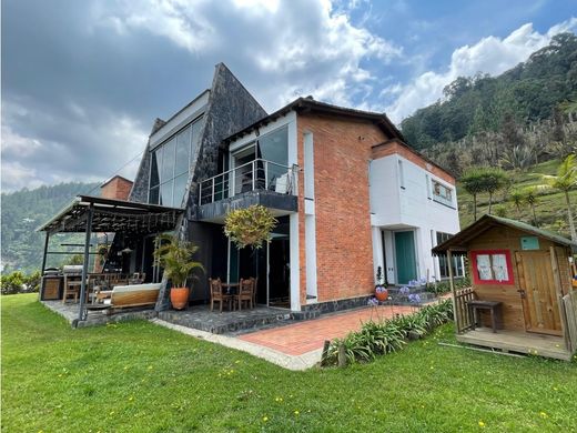 منزل ﻓﻲ ميديلين, Medellín