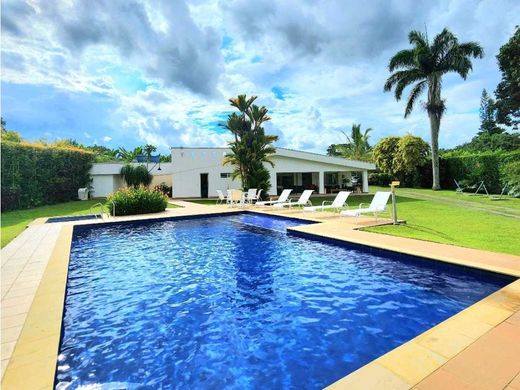 컨트리하우스 / Armenia, Quindío Department