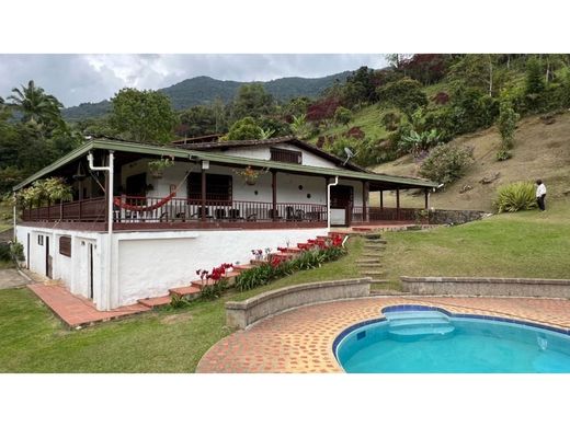 Gospodarstwo w Girardota, Departamento de Antioquia
