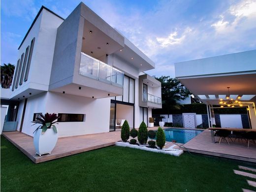 منزل ريفي ﻓﻲ Cali, Departamento del Valle del Cauca