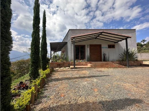 Country House in Sabaneta, La Estrella