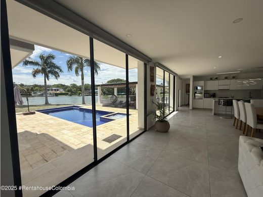 Luxury home in Girardot City, Girardot