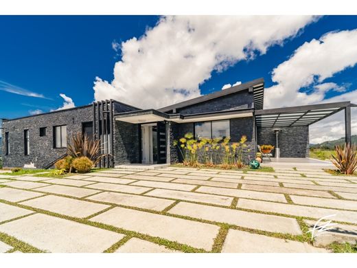 컨트리하우스 / La Ceja, Departamento de Antioquia