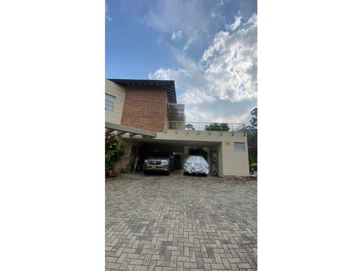 منزل ﻓﻲ Envigado, Departamento de Antioquia