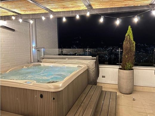 بنتهاوس ﻓﻲ ميديلين, Medellín