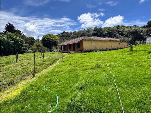 منزل ريفي ﻓﻲ Envigado, Departamento de Antioquia