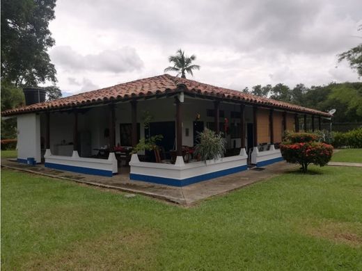 Gutshaus oder Landhaus in Cáceres, Departamento de Antioquia