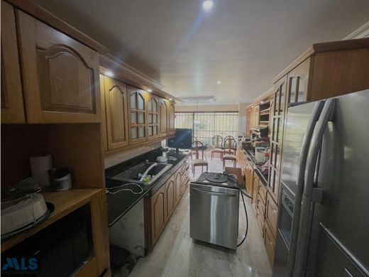 منزل ريفي ﻓﻲ Envigado, Departamento de Antioquia