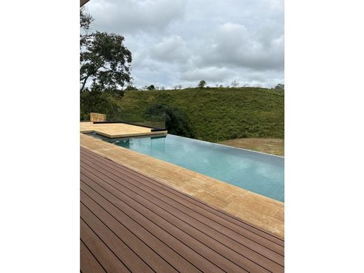 Загородный Дом, Перейра, Pereira