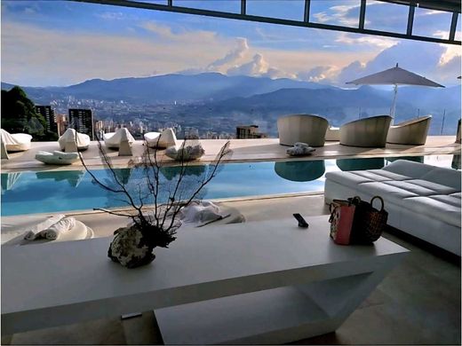 منزل ﻓﻲ Envigado, Departamento de Antioquia