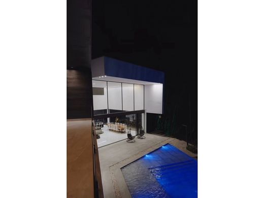 Загородный Дом, Перейра, Pereira