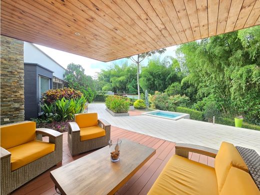 컨트리하우스 / Armenia, Quindío Department