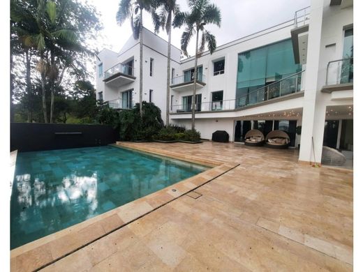 Πολυτελή κατοικία σε Μεδεγίν, Medellín