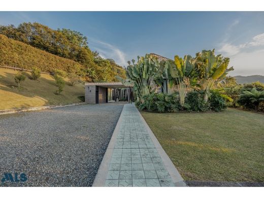 منزل ﻓﻲ Envigado, Departamento de Antioquia