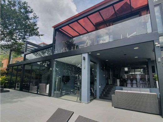 Загородный Дом, Медельин, Medellín