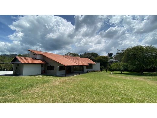 ﻣﻨﺰﻝ ﺭﻳﻔﻲ/ ﺑﻴﺖ ﻤﺰﺭﻋﺔ ﻓﻲ La Ceja, Departamento de Antioquia