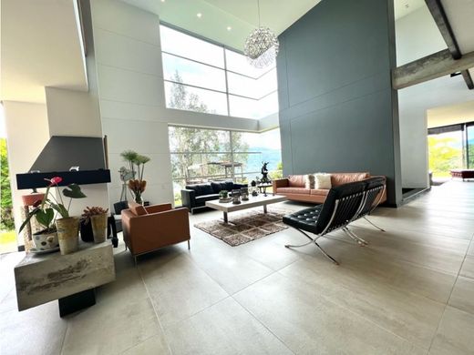 ﻣﻨﺰﻝ ﺭﻳﻔﻲ/ ﺑﻴﺖ ﻤﺰﺭﻋﺔ ﻓﻲ Copacabana, Departamento de Antioquia