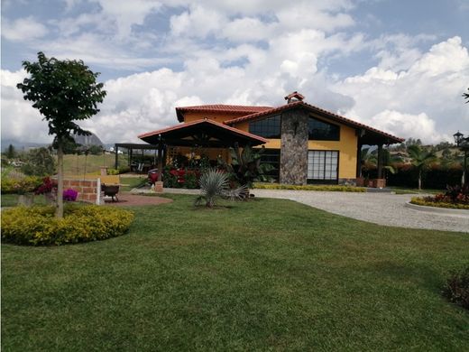 컨트리하우스 / El Peñol, Yarumal