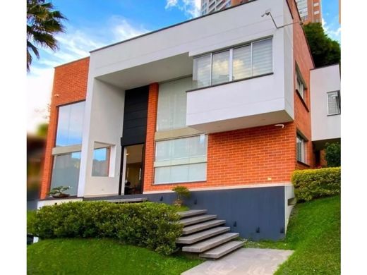 Luxe woning in Sabaneta, La Estrella