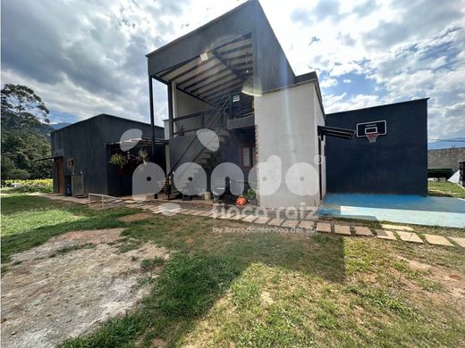 Casale a Sabaneta, La Estrella