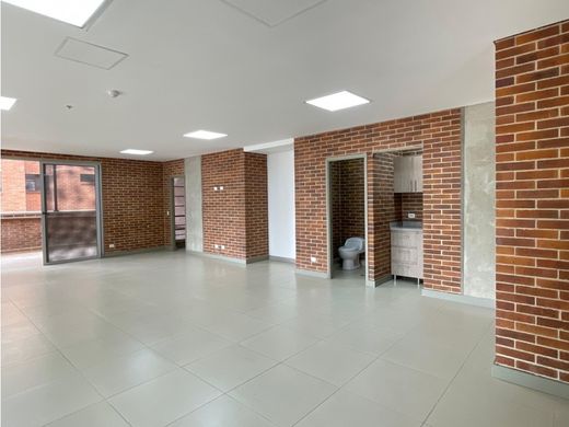 مكتب ﻓﻲ ميديلين, Medellín