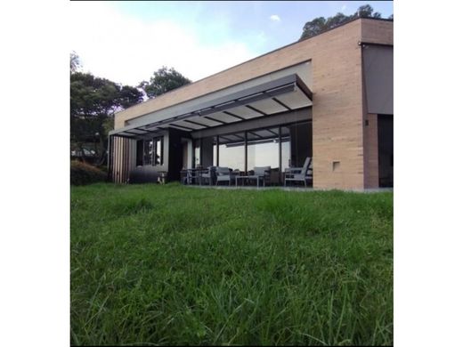 منزل ﻓﻲ Envigado, Departamento de Antioquia