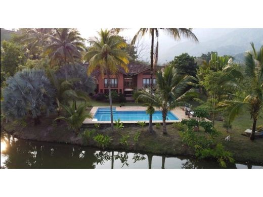 Farmhouse in Donmatías, Don Matías