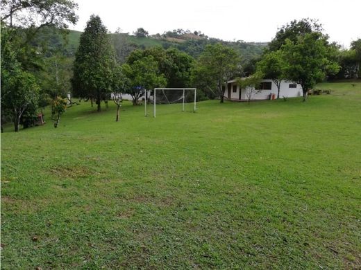 Ρουστίκ ή αγροικία σε La Vega, Departamento de Cundinamarca