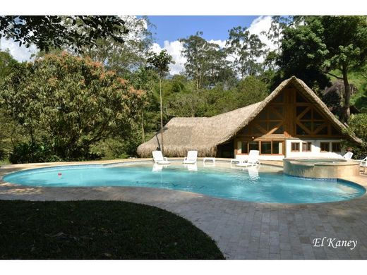 ‏בתים כפריים או חוות ב  Girardota, Departamento de Antioquia