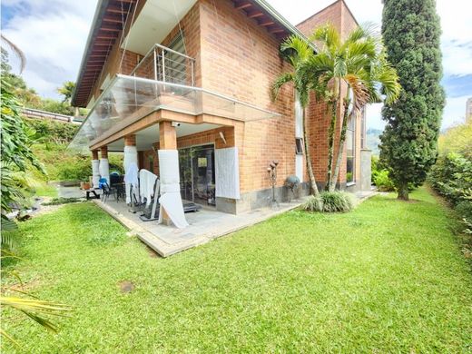 Luxe woning in Sabaneta, La Estrella