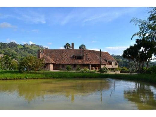 Cortijo o casa de campo en Anolaima, Capital frutera de Colombia