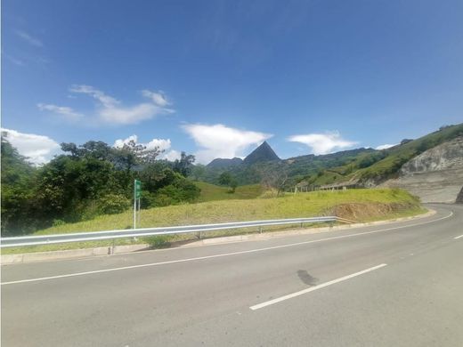 Terreno a Titiribí, Departamento de Antioquia