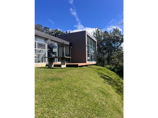 منزل ﻓﻲ Envigado, Departamento de Antioquia