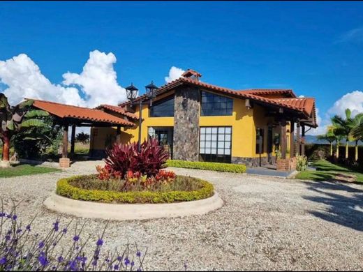 컨트리하우스 / El Peñol, Yarumal