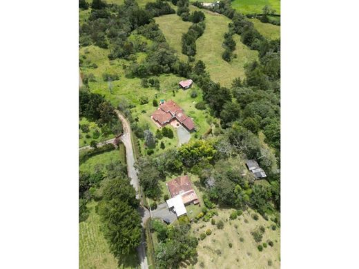 ﻣﻨﺰﻝ ﺭﻳﻔﻲ/ ﺑﻴﺖ ﻤﺰﺭﻋﺔ ﻓﻲ La Ceja, Departamento de Antioquia