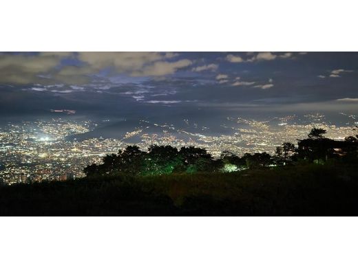 地皮  麦德林, Medellín