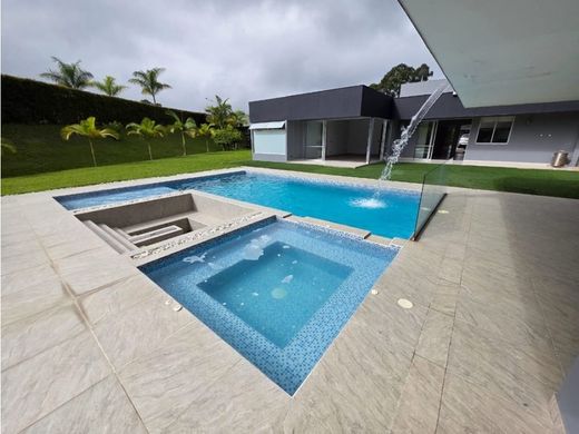 Загородный Дом, Перейра, Pereira