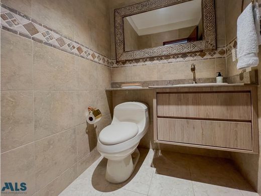 منزل ﻓﻲ Envigado, Departamento de Antioquia