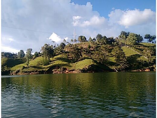 Land in Guatapé, Departamento de Antioquia