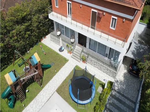 Luxe woning in Sabaneta, La Estrella