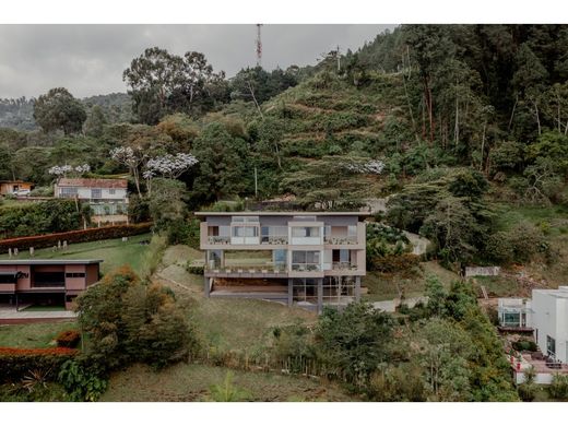 منزل ﻓﻲ Envigado, Departamento de Antioquia