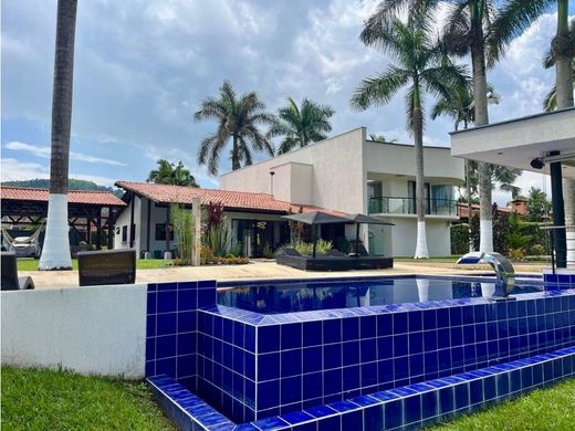 Загородный Дом, Перейра, Pereira