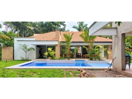 컨트리하우스 / Villavicencio, Departamento del Meta